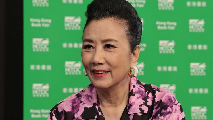粵劇情未了：75歲汪明荃華麗轉(zhuǎn)身享受舞臺(tái)