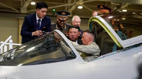 金正恩參觀蘇-57等戰(zhàn)機總裝車間