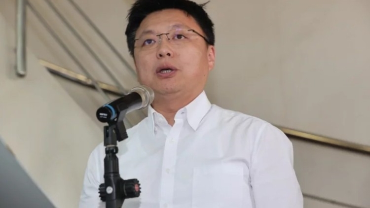 民進(jìn)黨「愛妻立委」婚外情曝光，未回應(yīng)是否退選
