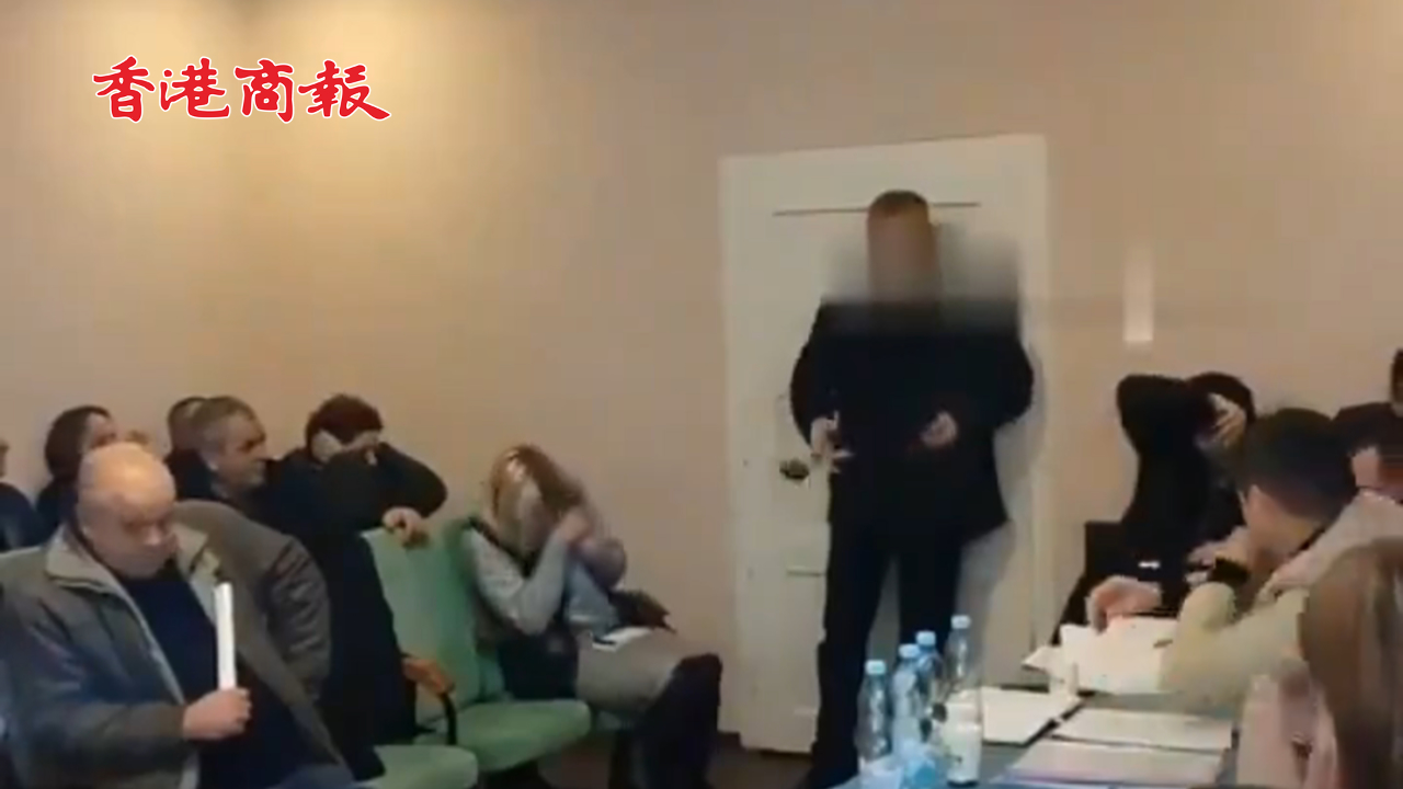 有片丨烏克蘭議員向會(huì)議投擲手榴彈 現(xiàn)場(chǎng)造成26人傷