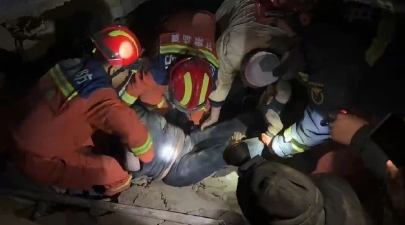 追蹤報(bào)道｜甘肅積石山6.2級地震 已致逾百人死亡