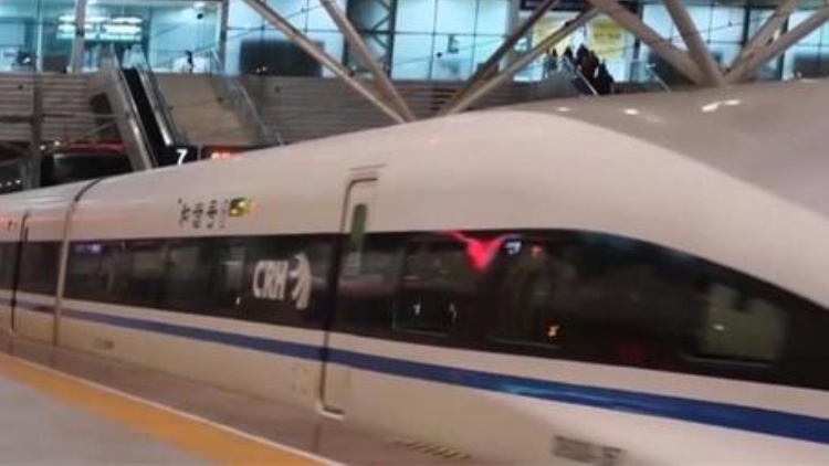 多趟列車(chē)因雨雪冰凍晚點(diǎn)停運(yùn) 深圳鐵路：退票不收取退票費(fèi)