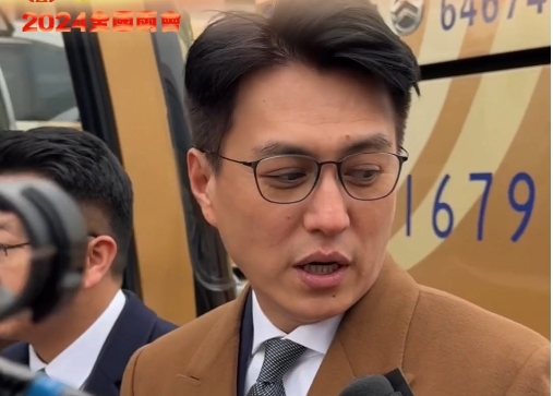 有片 | 靳東：做好本職工作 紮實(shí)建言獻(xiàn)策