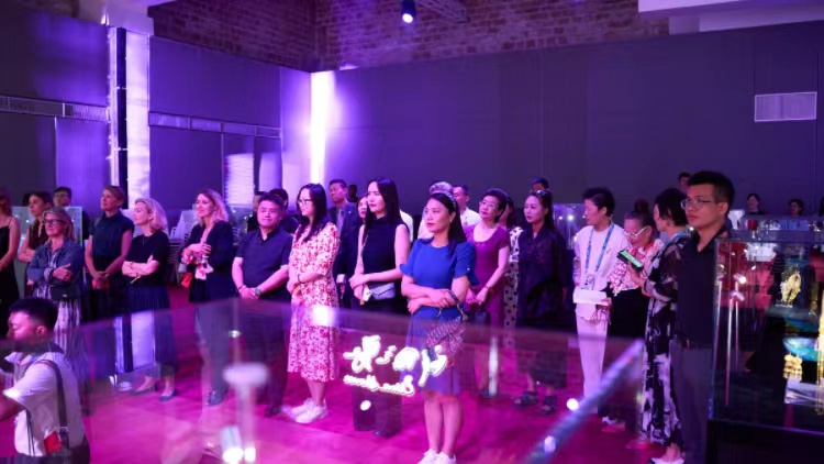 巴黎颳起中國風(fēng)！故宮文創(chuàng)攜手萃華輝映奧運(yùn)