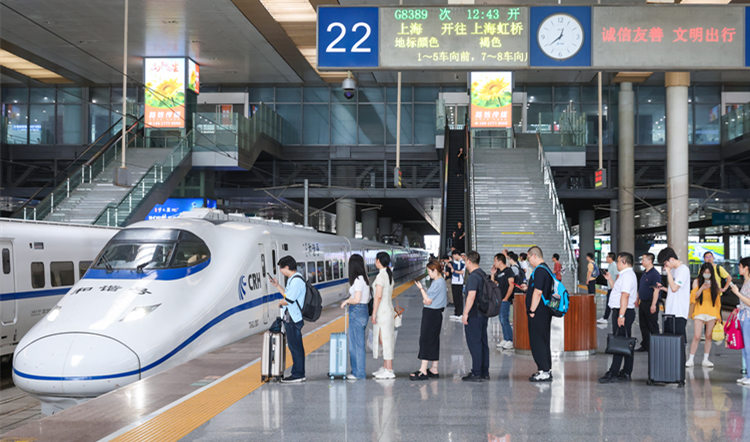今年前7月中國(guó)鐵路發(fā)送旅客超25億人次 創(chuàng)歷史同期新高 