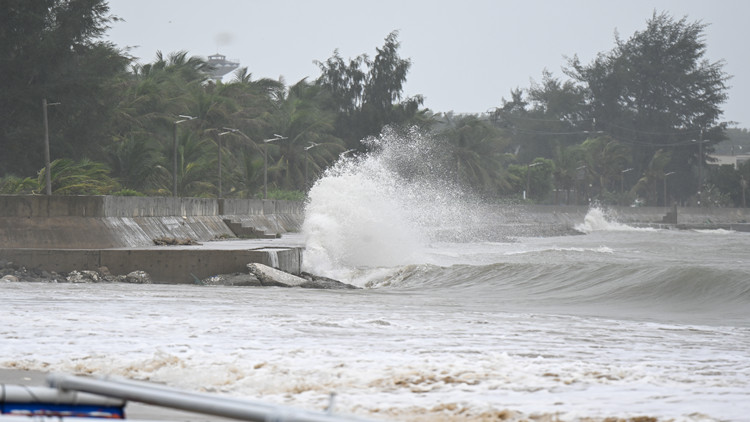 超強颱風「摩羯」激發(fā)強對流天氣 廣東131個鎮(zhèn)街遇暴雨