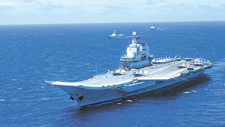 山東艦航母編隊位西太平洋等開展實(shí)戰(zhàn)化訓(xùn)練 提升遠(yuǎn)海遠(yuǎn)域作戰(zhàn)能力