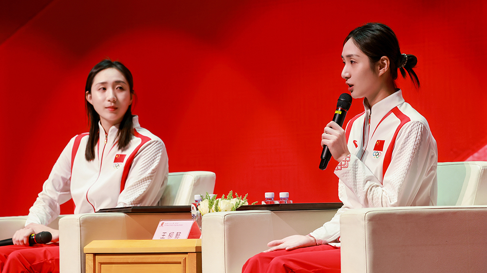 奧運冠軍王柳懿、王芊懿走進(jìn)港中大（深圳） 勉勵學(xué)子追夢