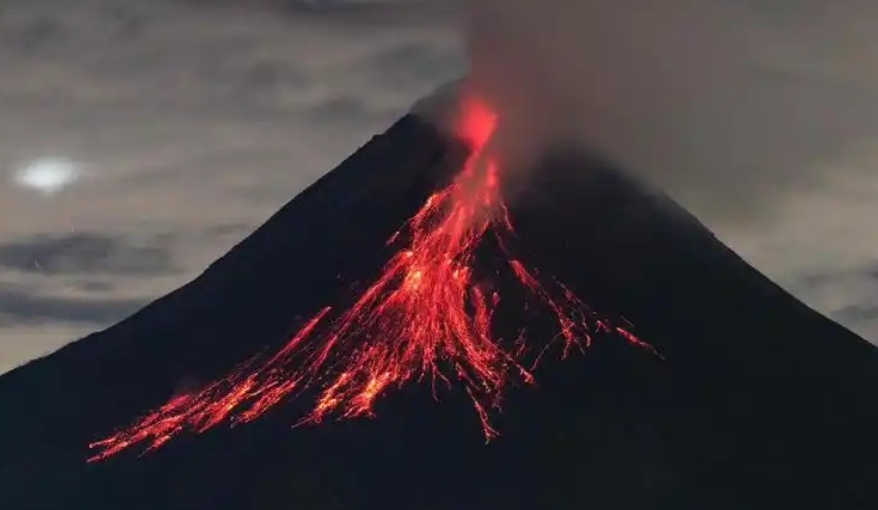 印尼一火山噴發(fā)致10人遇難53人受傷   四座機(jī)場(chǎng)受影響