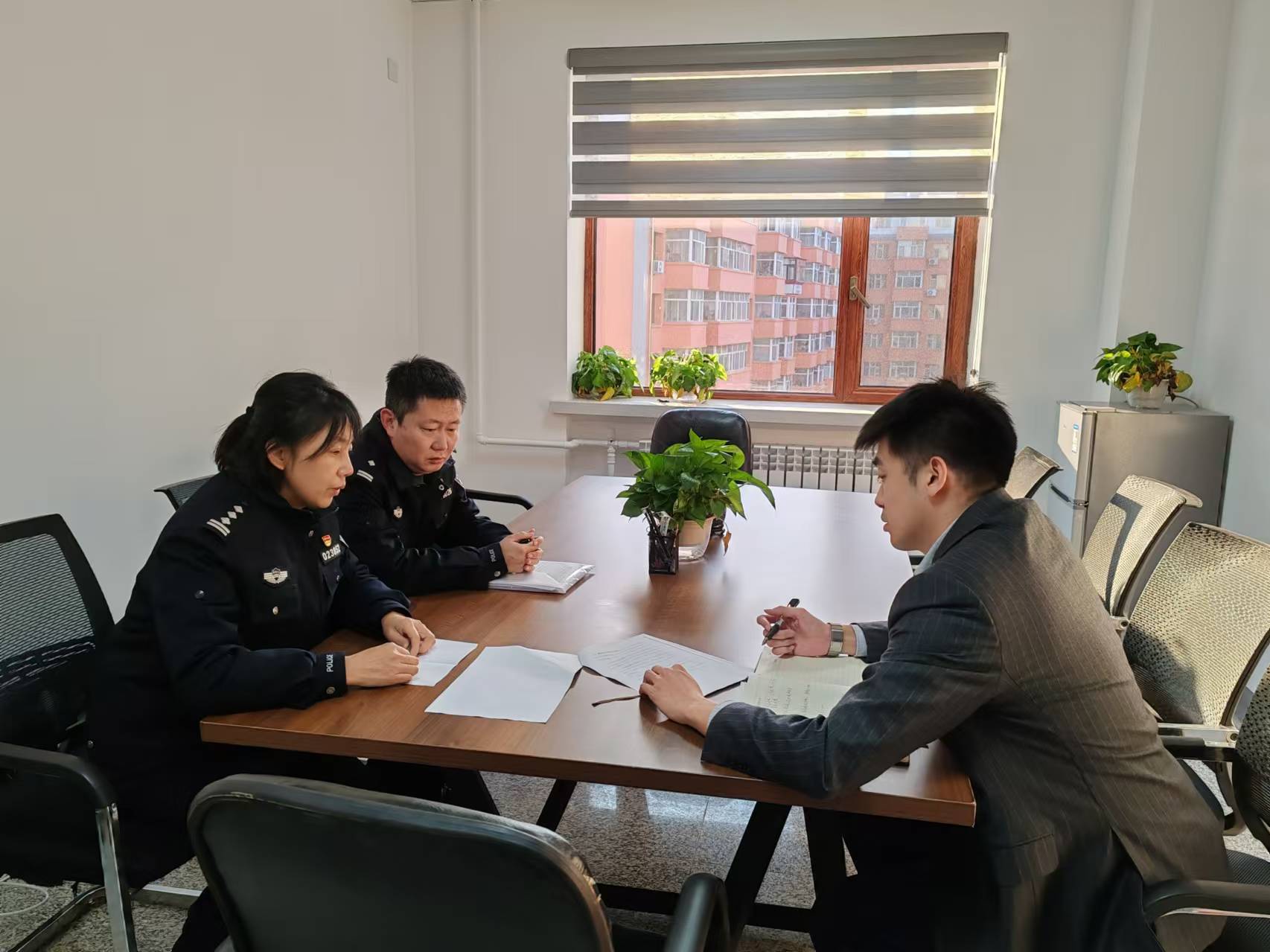 哈市公安局呼蘭分局經(jīng)偵大隊與區(qū)工商聯(lián)聯(lián)合舉辦警企座談會活動