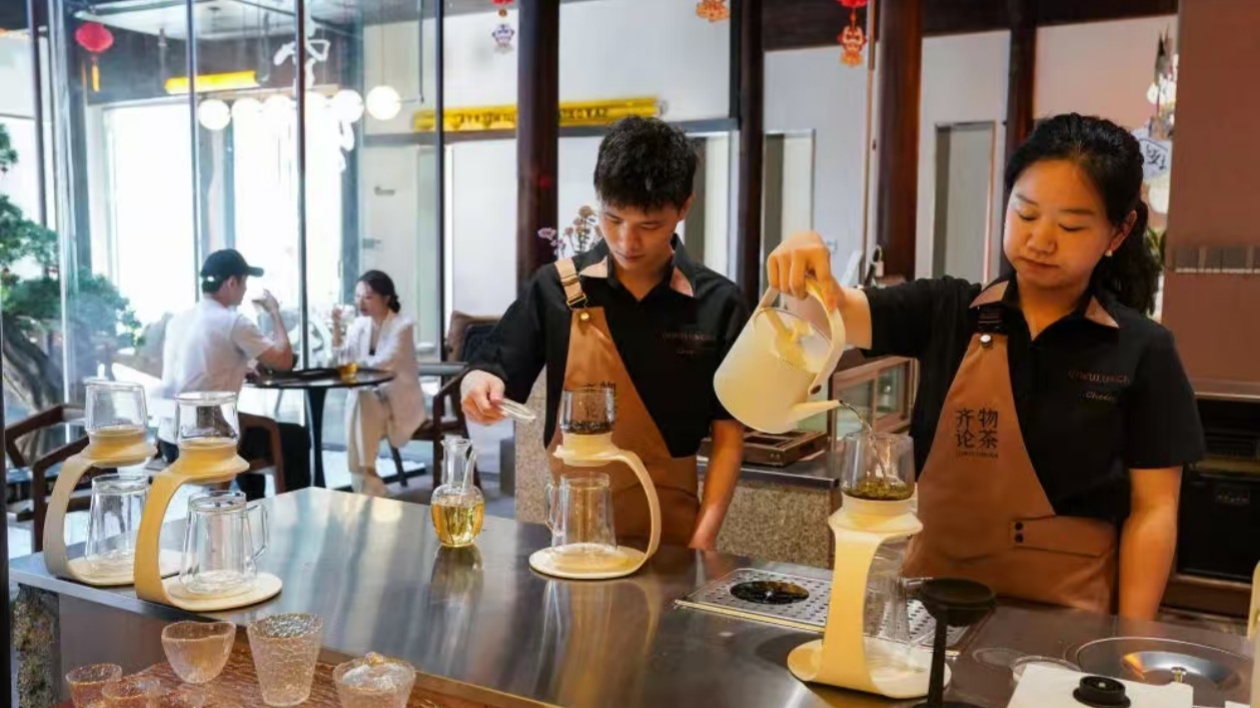 一盞生態(tài)好茶的「沸騰」之旅——皖屯溪區(qū)推動茶產(chǎn)業(yè)轉(zhuǎn)型升級