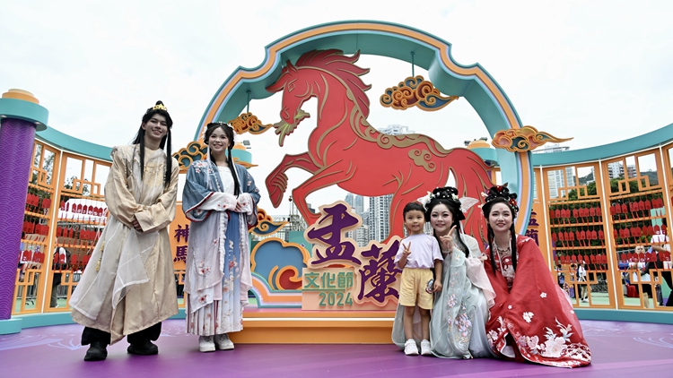 點(diǎn)燈、大埔端午遊夜龍、盂蘭勝會(huì)及廣彩製作技藝納非遺代表作名錄
