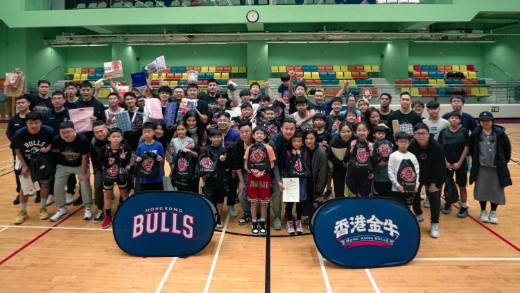 香港金?！敢蝗章殬I(yè)球員體驗日」 30位球迷接受專業(yè)訓(xùn)練