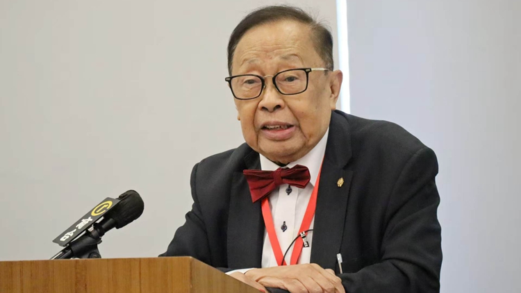 陳清泉年近九旬中氣十足 演講半小時(shí) 觀眾熱烈鼓掌支持