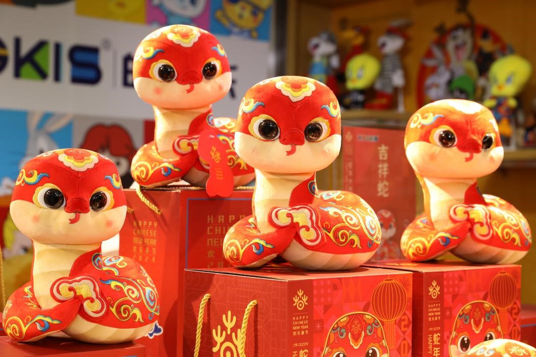 莞產(chǎn)「吉祥蛇」亮相全球2025「歡樂(lè)春節(jié)」活動(dòng)