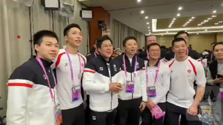 有片｜霍啟剛攜香港冰雪運(yùn)動健兒祝大家元宵節(jié)快樂！