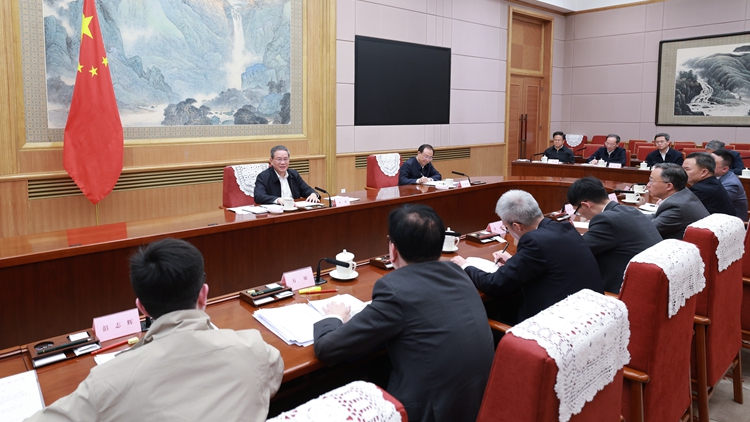 李強主持召開經(jīng)濟形勢專家和企業(yè)家座談會