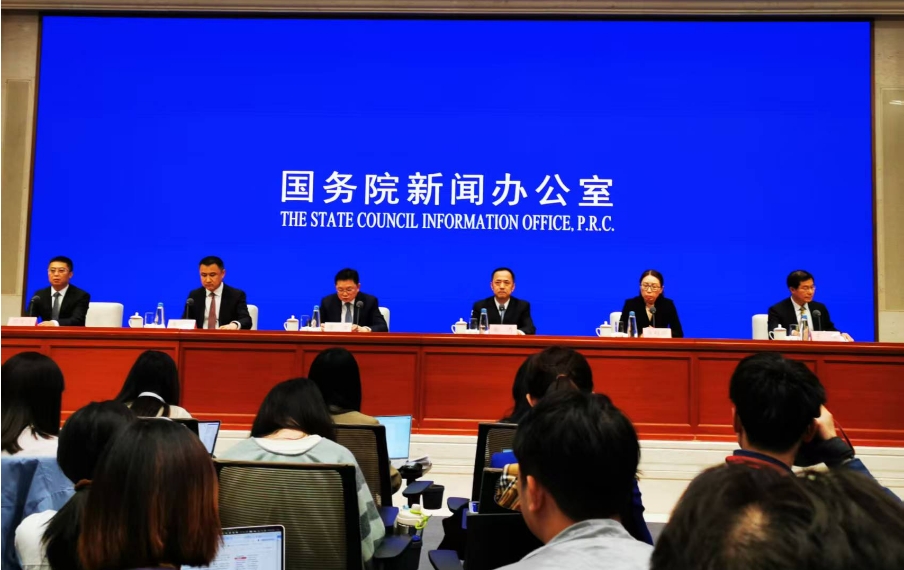 中國新一輪服務業(yè)擴大開放提速加力 專家：香港可主動對接試點政策  推動「香港標準」在內地認可