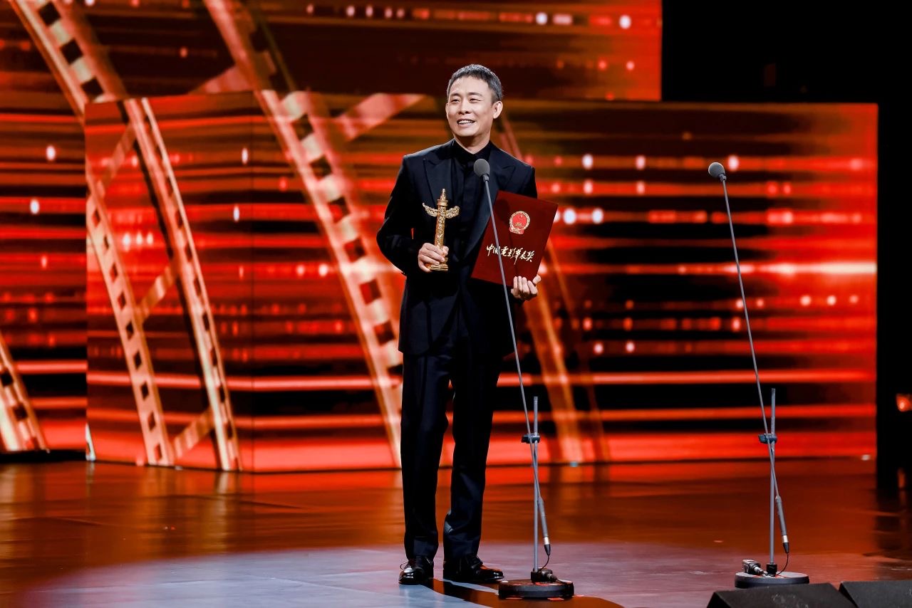 張譯獲第二十屆華表獎(jiǎng)優(yōu)秀男演員獎(jiǎng)