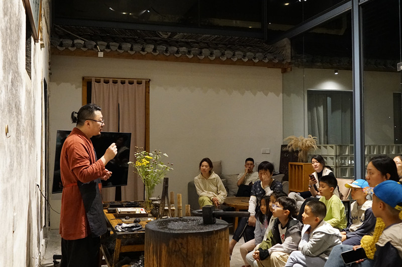 非遺體驗(yàn)成核心競(jìng)爭(zhēng)力 皖黟縣民宿市場(chǎng)爆火