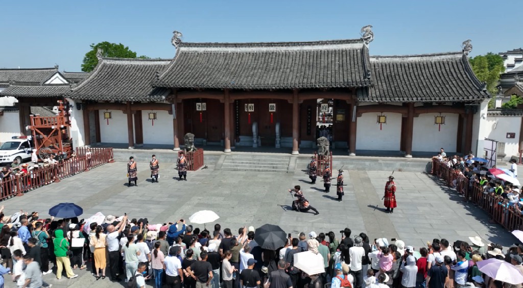 千年古城變身互動(dòng)劇場(chǎng)  皖歙縣實(shí)景演出吸睛
