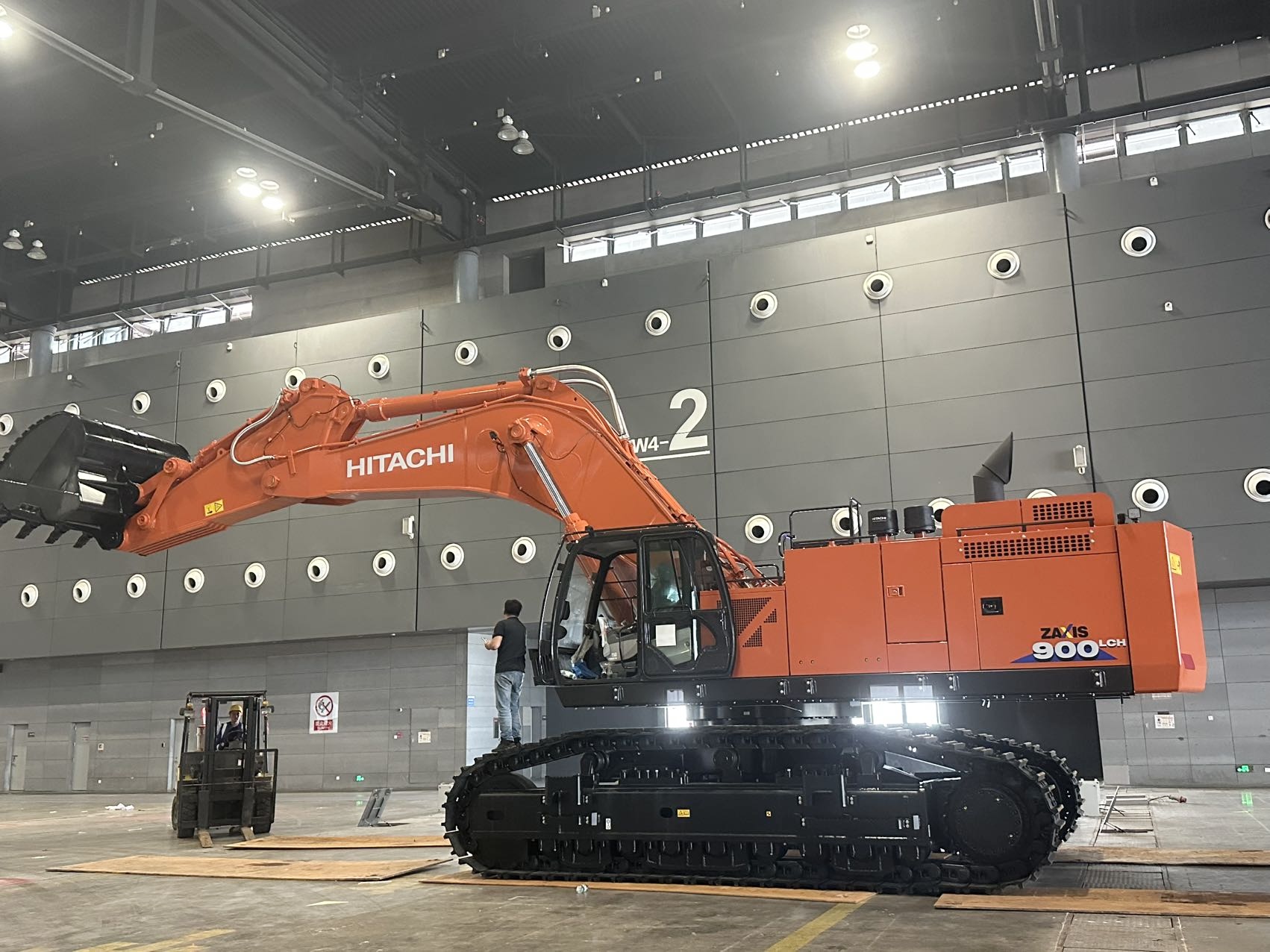 日立建機(jī)將出展第四屆長(zhǎng)沙國際工程機(jī)械展  礦山液壓挖掘機(jī)亮相