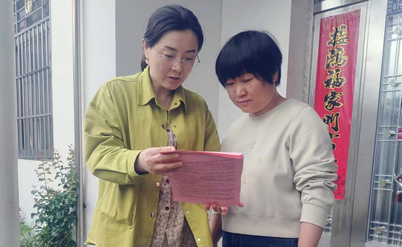 皖黟縣宏潭：養(yǎng)老保險政策宣傳「冒熱氣有溫度」